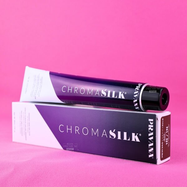 Pravana Chromasilk Creme Black /1N es un tinte profesional que proporciona un color negro profundo y brillante. Presentado en un tubo de 90 ml, su textura cremosa asegura una aplicación uniforme y una cobertura total de canas. Ofrece un color negro intenso y duradero, manteniendo la salud del cabello gracias a su fórmula enriquecida. Ideal para quienes buscan un acabado negro profundo y profesional. Aplica siguiendo las instrucciones para obtener resultados óptimos y un cabello suave y radiante.