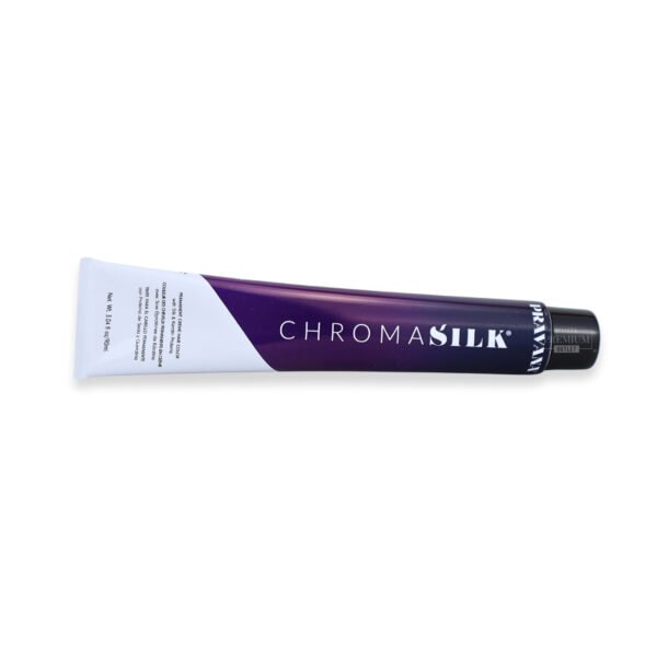 Pravana Chromasilk Creme Black /1N es un tinte profesional que proporciona un color negro profundo y brillante. Presentado en un tubo de 90 ml, su textura cremosa asegura una aplicación uniforme y una cobertura total de canas. Ofrece un color negro intenso y duradero, manteniendo la salud del cabello gracias a su fórmula enriquecida. Ideal para quienes buscan un acabado negro profundo y profesional. Aplica siguiendo las instrucciones para obtener resultados óptimos y un cabello suave y radiante.