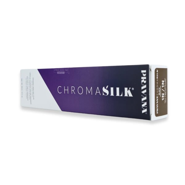 Pravana Chromasilk Creme Black /1N es un tinte profesional que proporciona un color negro profundo y brillante. Presentado en un tubo de 90 ml, su textura cremosa asegura una aplicación uniforme y una cobertura total de canas. Ofrece un color negro intenso y duradero, manteniendo la salud del cabello gracias a su fórmula enriquecida. Ideal para quienes buscan un acabado negro profundo y profesional. Aplica siguiendo las instrucciones para obtener resultados óptimos y un cabello suave y radiante.